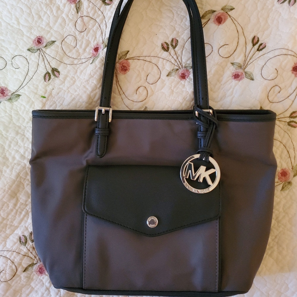 Beautiful Michael Kors bag!!